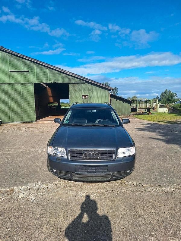 Grau Gebraucht 2003 Audi A6 Kombi | 1.390 € (Guter Preis) - Bild 1/4