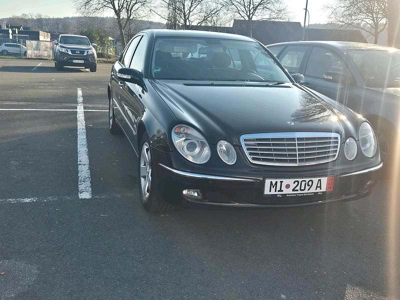 Gebraucht Mercedes E220 150 PS (110 kW) 2005 Schwarz Limousine