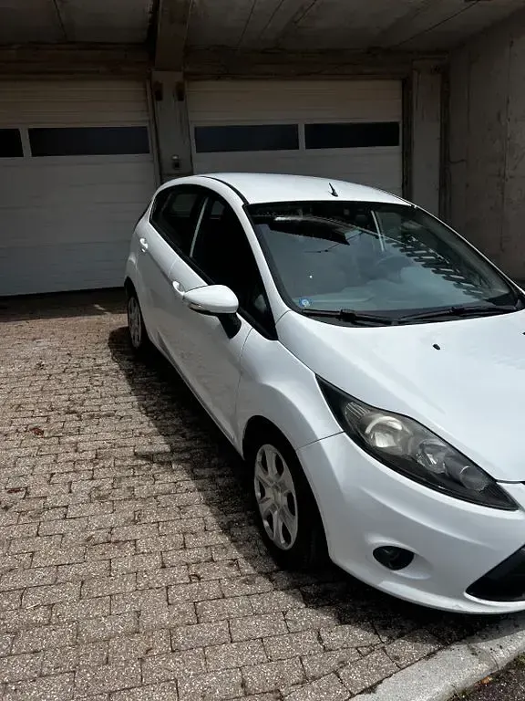 Gebraucht Ford Fiesta Titanium 82 PS (60 kW) 2008 Weiß Kleinwagen