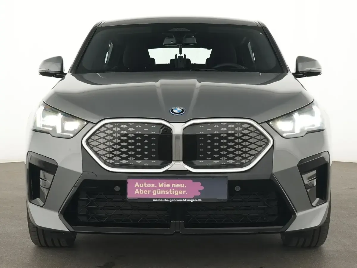 Gebraucht BMW iX2 M Sport 230 kW (313 PS) 2024 Grau SUV
