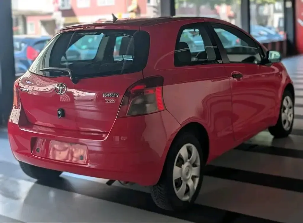 Gebraucht Toyota Yaris 70 PS (51 kW) 2007 Rot Kleinwagen