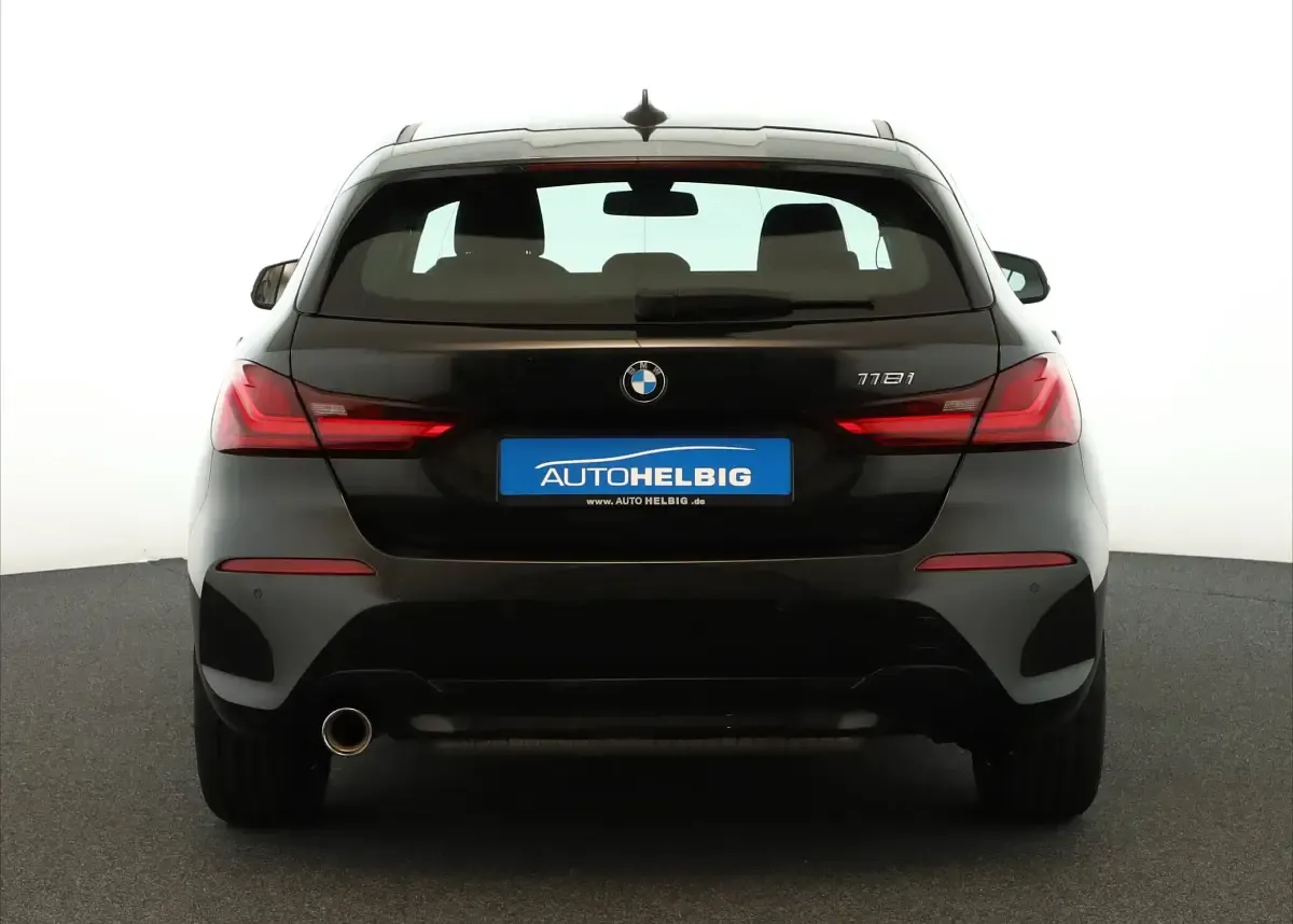 Gebraucht BMW 118 Advantage 136 PS (100 kW) 2023 Saphirschwarz metallic SUV