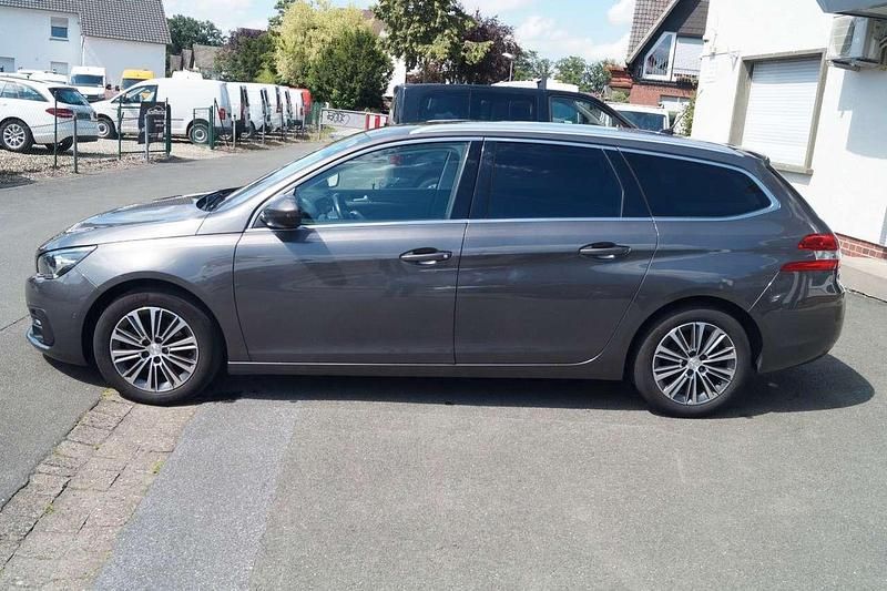 Gebraucht Peugeot 308 SW Allure 131 PS (96 kW) 2021 Gris platinium (metallic) Kombi