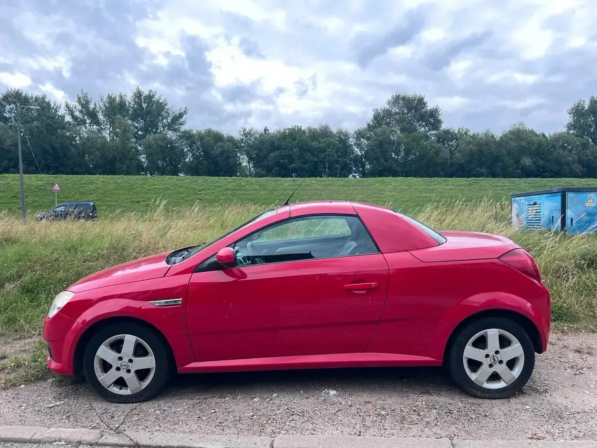 Gebraucht Opel Tigra 125 PS (91 kW) 2009 Rot Cabrio