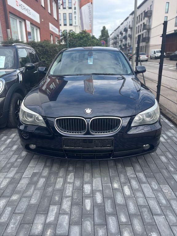 Blau Gebraucht 2004 BMW 520 Limousine | 2.690 € (Superpreis) - Bild 1/4