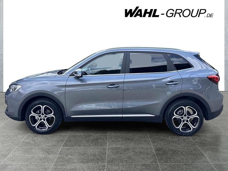 Neu MG ZS 116 PS (85 kW) 2025 Grau Limousine