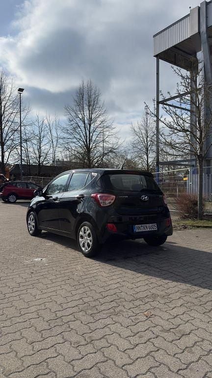 Gebraucht Hyundai i10 Classic 67 PS (49 kW) 2015 Schwarz Kleinwagen
