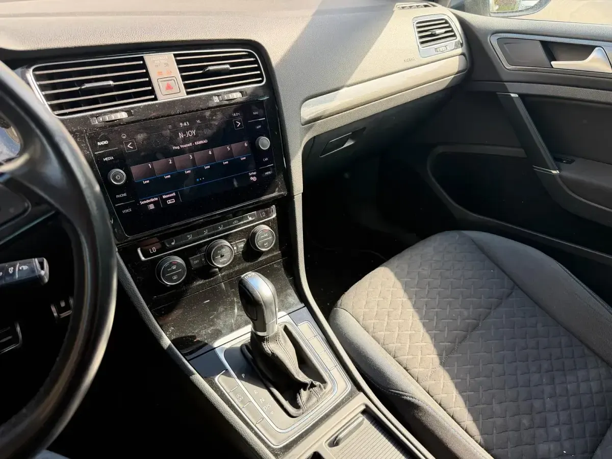 Second-hand VW Golf VII 116 CP (85 kW) 2019 Argintiu Break