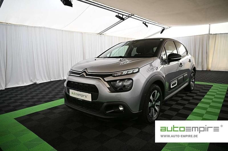 Grau Gebraucht 2023 Citroën C3 Shine Kleinwagen | 12.790 € (Superpreis) - Bild 1/3