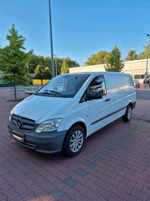 Weiß Gebraucht 2011 Mercedes Vito Van / Kleinbus | 8.500 € - Bild 1/4