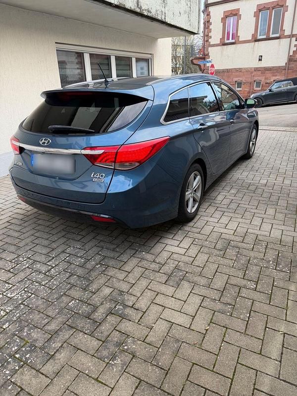 Gebraucht Hyundai i40 136 PS (100 kW) 2011 Blau Kombi
