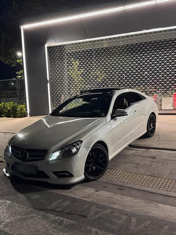 Weiß Gebraucht 2010 Mercedes E350 AMG Coupé | 10.500 € (Etwas zu teuer) - Bild 1/4