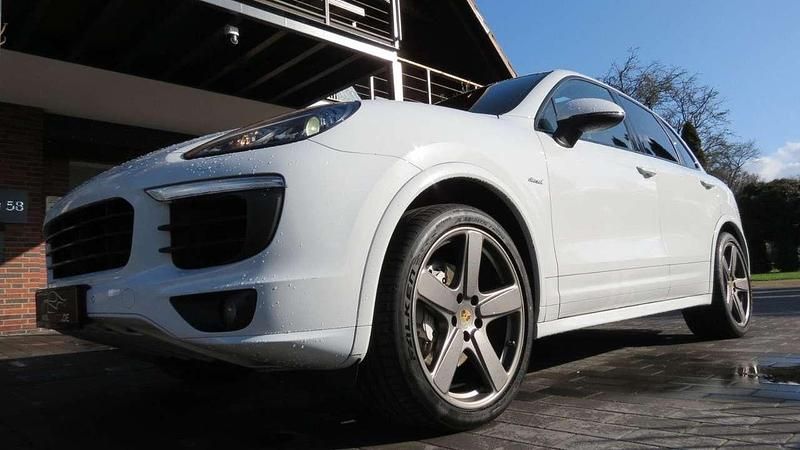 Gebraucht Porsche Cayenne S 385 PS (283 kW) 2017 Carraraweiss/gletscherweiss SUV