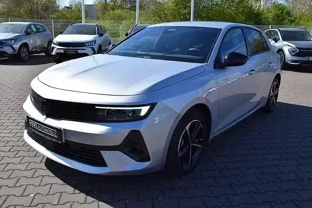 Gebraucht Opel Astra 131 PS (96 kW) 2024 Silber Kleinwagen
