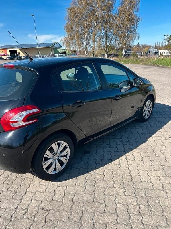 Gebraucht Peugeot 208 95 PS (69 kW) 2012 Schwarz Kleinwagen