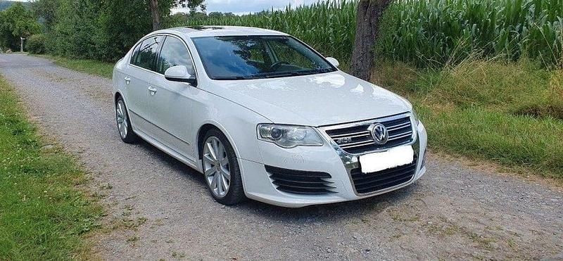 Weiß Gebraucht 2009 VW Passat R Limousine | 5.700 € (Etwas zu teuer) - Bild 1/4