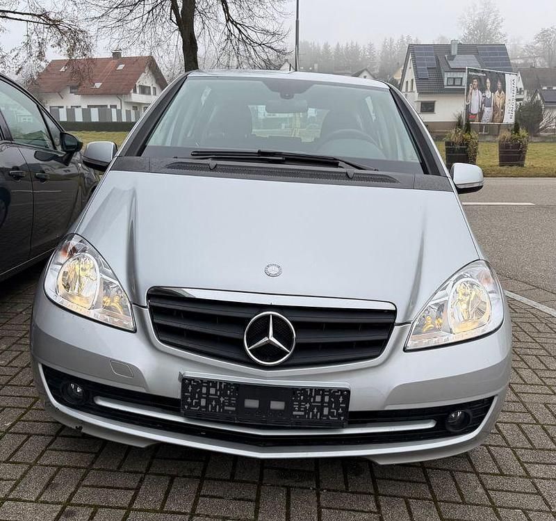 Gebraucht Mercedes A180 116 PS (85 kW) 2011 Silber Van / Kleinbus
