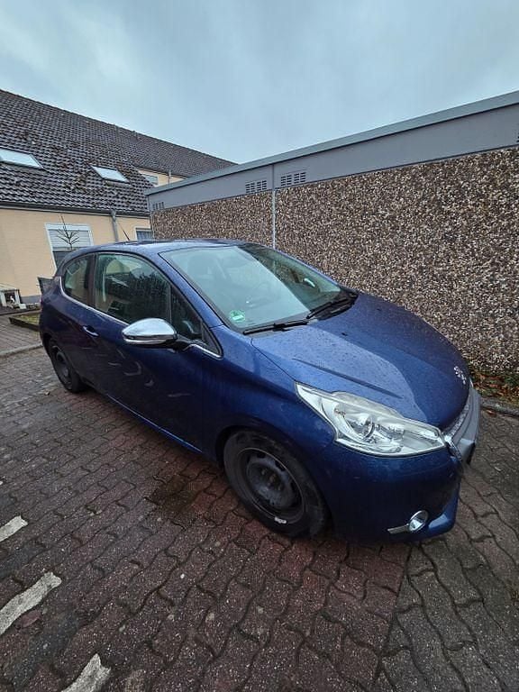 Gebraucht Peugeot 208 Allure 95 PS (69 kW) 2012 Schwarz Kleinwagen