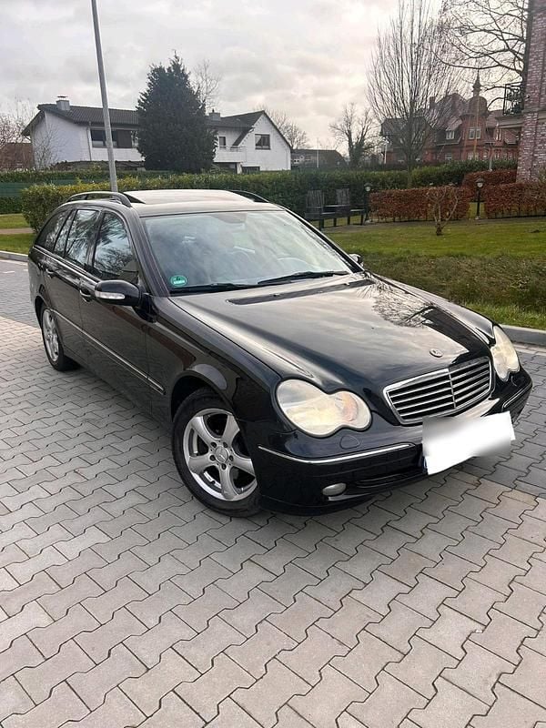 Schwarz Gebraucht 2001 Mercedes C320 Avantgarde Kombi | 2.550 € (Fairer Preis) - Bild 1/4