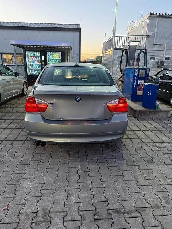 Gebraucht BMW 325 218 PS (160 kW) 2005 Blau Limousine