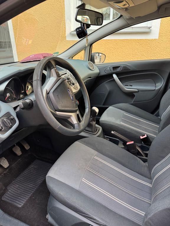 Gebraucht Ford Fiesta Trend 97 PS (71 kW) 2009 Blau Kleinwagen