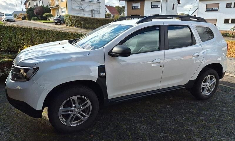 Weiß Gebraucht 2018 Dacia Duster Comfort SUV | 11.500 € (Superpreis) - Bild 1/4
