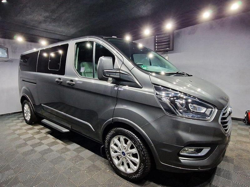 Gebraucht Ford Tourneo 170 PS (125 kW) 2019 Magneticgrau Van / Kleinbus