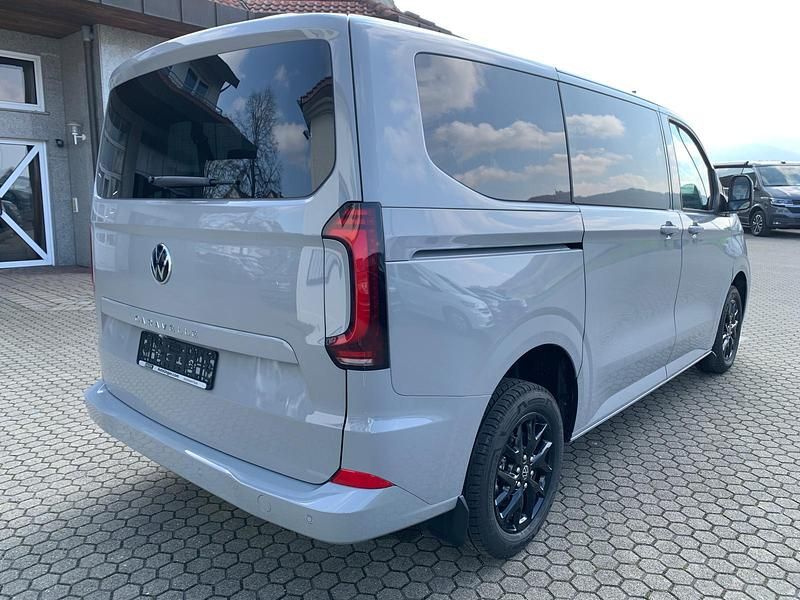 Neu VW T7 Style 150 PS (110 kW) 2026 Stone grey Van