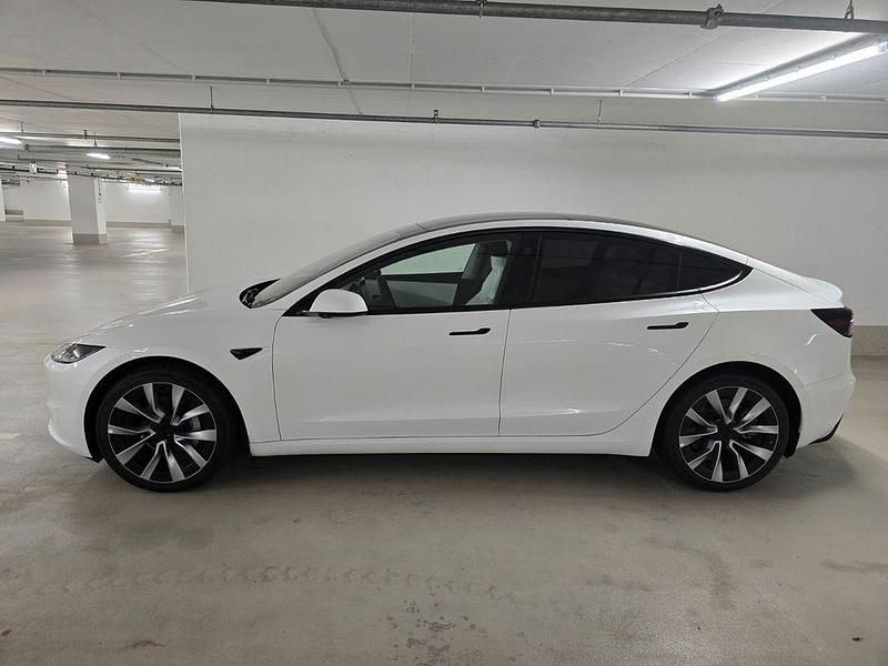 Weiß Gebraucht 2024 Tesla Model 3 Limousine | 44.900 € (Fairer Preis) - Bild 1/4