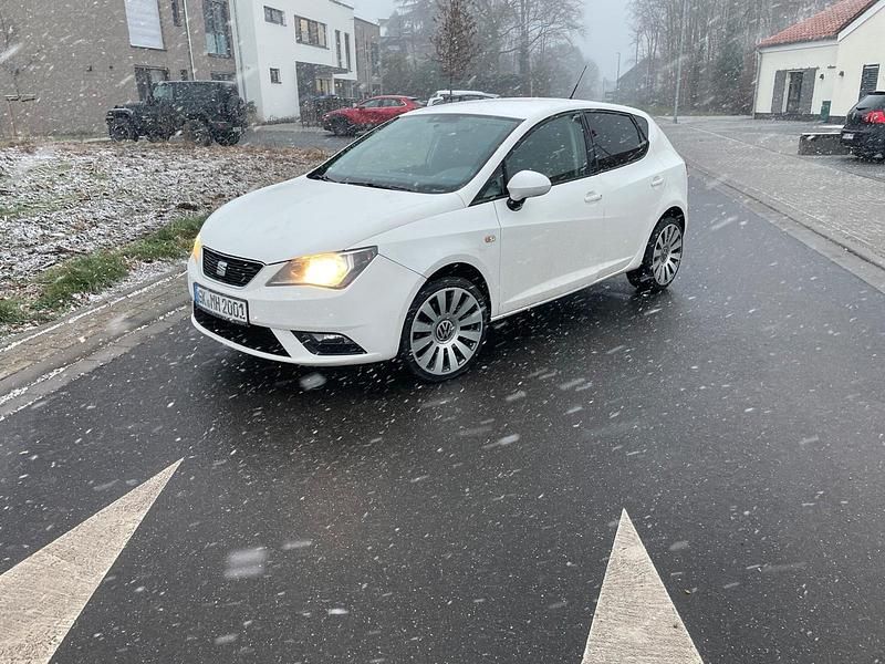 Weiß Gebraucht 2014 Seat Ibiza Kleinwagen | 3.950 € (Guter Preis) - Bild 1/1