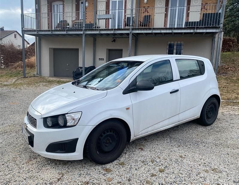 Gebraucht Chevrolet Aveo 100 PS (73 kW) 2012 Weiß Limousine