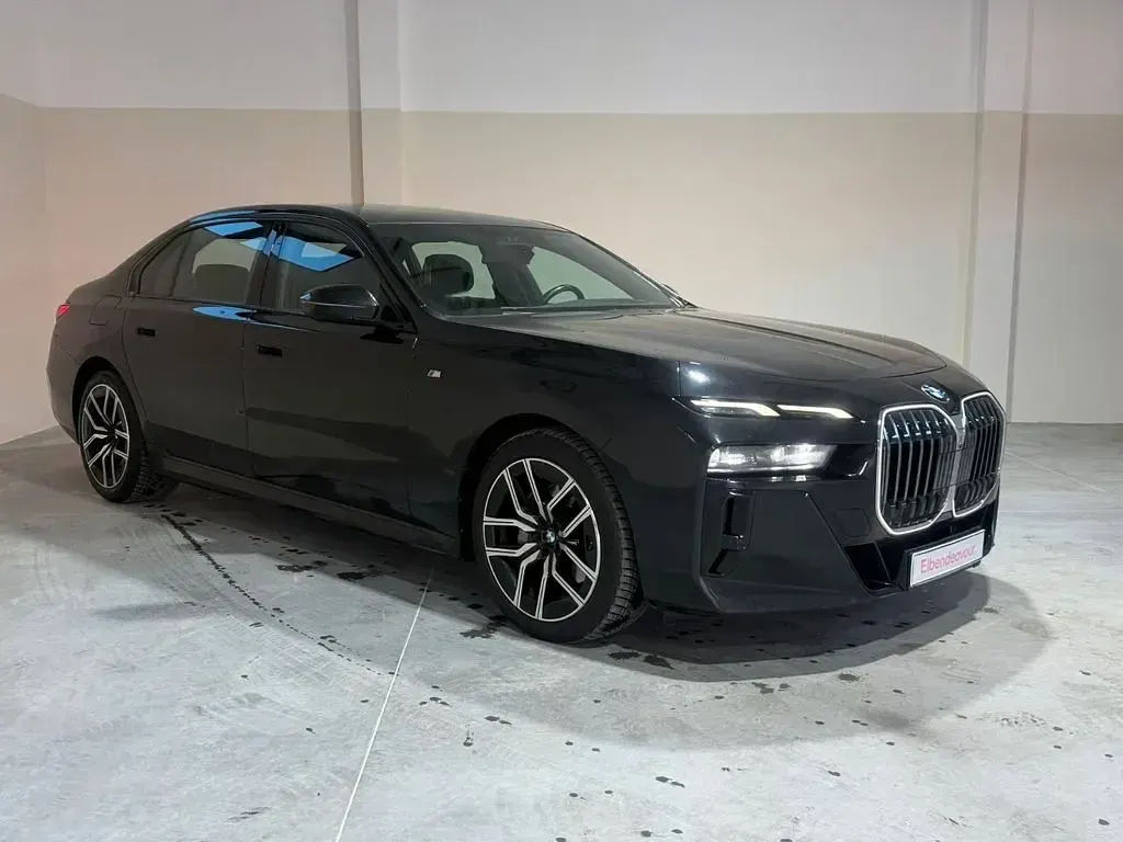 Gebraucht BMW 740 299 PS (219 kW) 2024 Schwarz Limousine