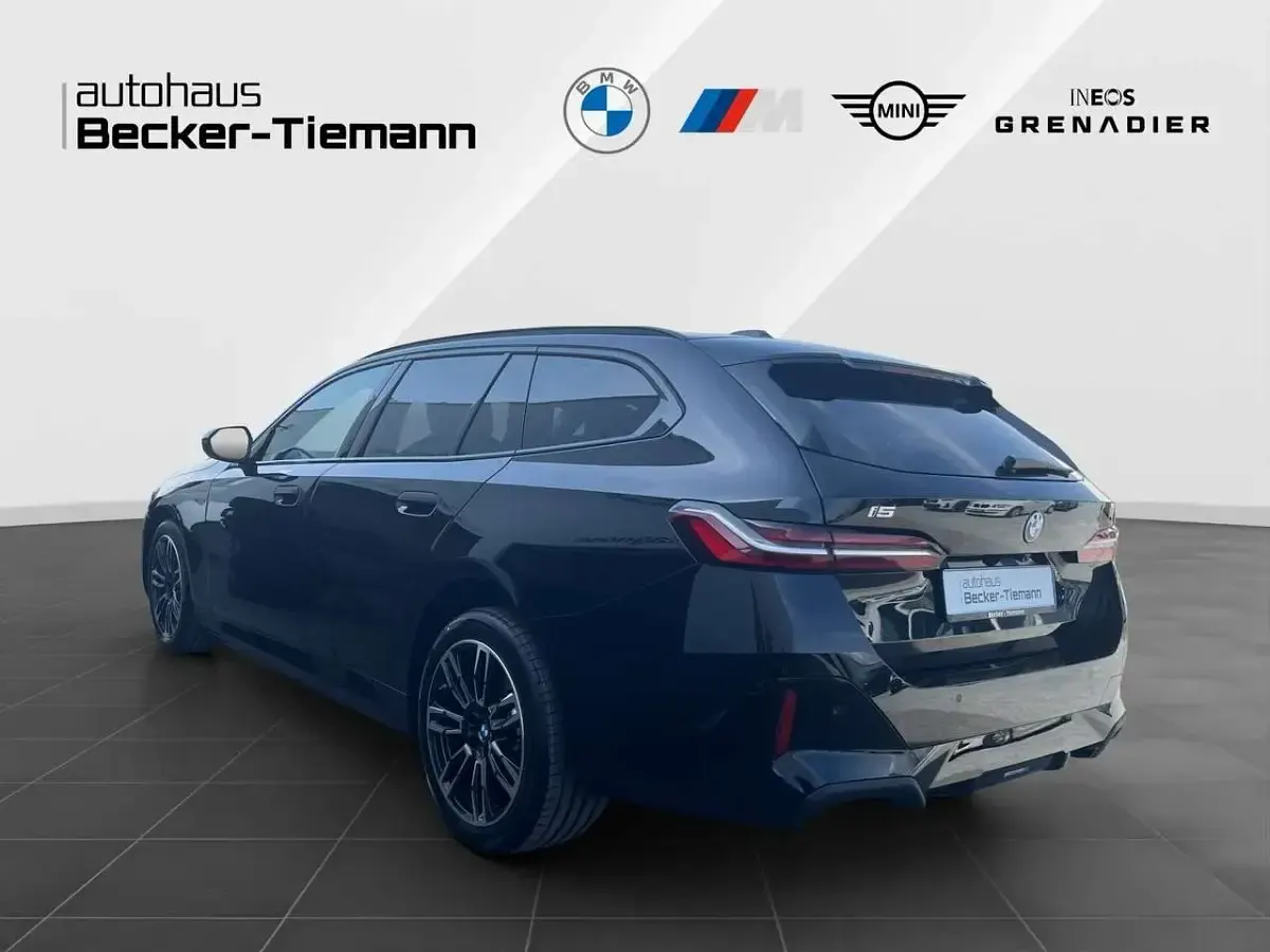 Gebraucht BMW i5 Exclusive 250 kW (340 PS) 2026 Saphirschwarz metallic Kombi