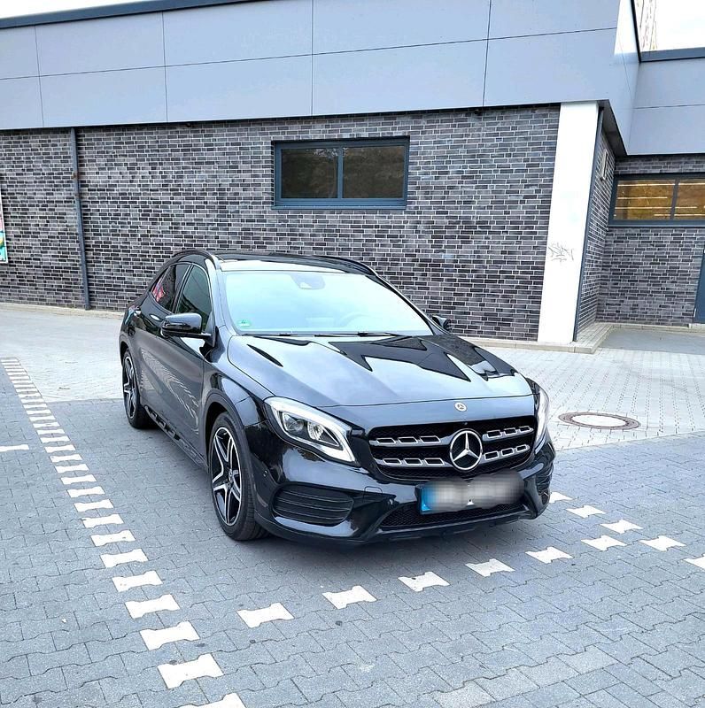 Gebraucht Mercedes GLA250 211 PS (155 kW) 2019 Schwarz SUV
