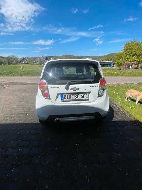 Używany Chevrolet Spark LS 68 KM (50 kW) 2011 Biały Hatchback