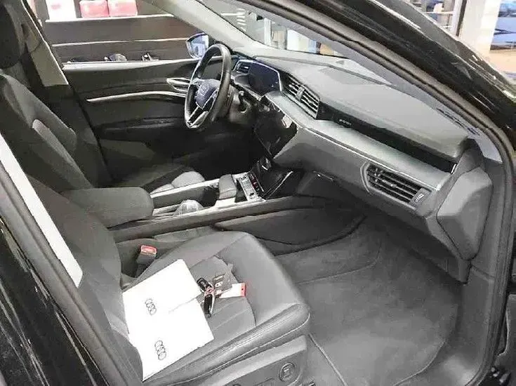 Używany Audi e-tron Advanced 300 kW (408 KM) 2022 Czarny SUV