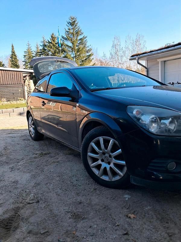 Gebraucht Opel Astra GTC 101 PS (74 kW) 2005 Schwarz Kleinwagen