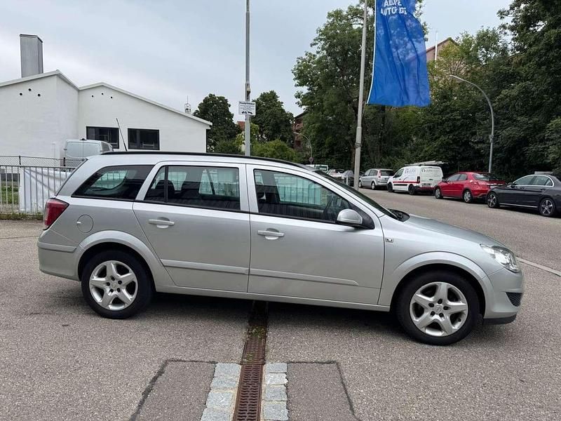 Gebraucht Opel Astra Basis 90 PS (66 kW) 2008 Silber Kombi