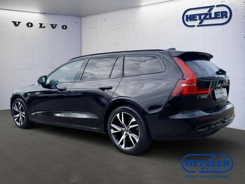 Gebraucht Volvo V60 Plus 197 PS (144 kW) 2022 Black solid stone / solid Kombi