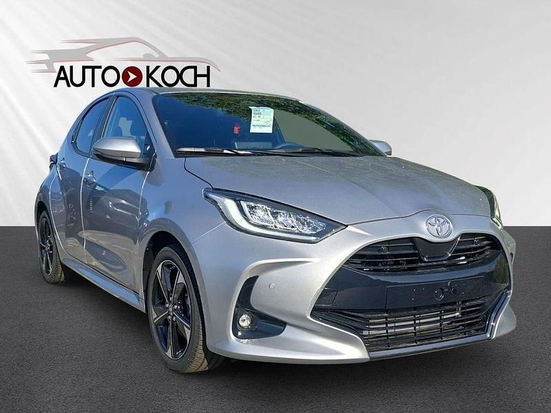 Neu Toyota Yaris Hybrid Style 131 PS (96 kW) 2025 Silber Limousine
