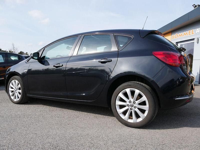 Gebraucht Opel Astra Active 120 PS (88 kW) 2013 Schwarz Limousine