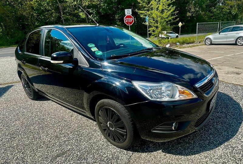 Schwarz Gebraucht 2009 Ford Focus Limousine | 1.900 € (Fairer Preis) - Bild 1/4