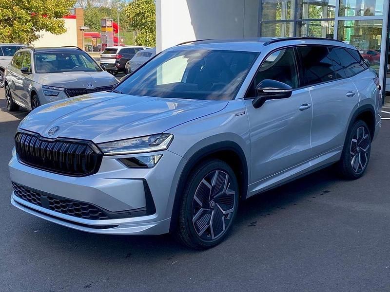 Brillantsilber metallic Gebraucht 2025 Skoda Kodiaq SportLine SUV | 42.680 € (Teuer) - Bild 1/4