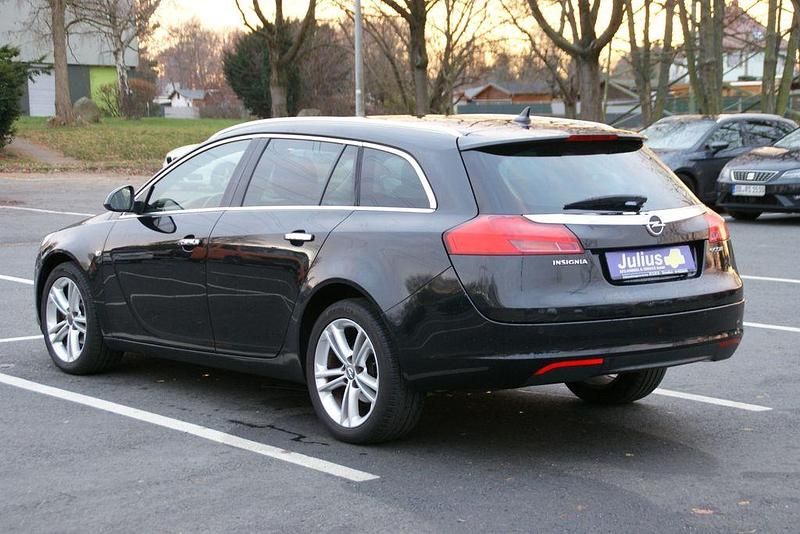Gebraucht Opel Insignia 140 PS (102 kW) 2012 Schwarz Kombi