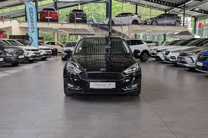 Gebraucht Ford Focus Titanium 125 PS (91 kW) 2015 Schwarz Kombi