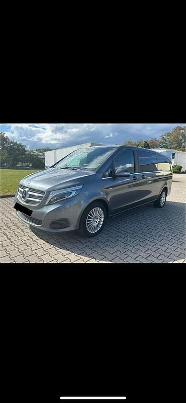 Grau Gebraucht 2015 Mercedes V250 Avantgarde Van / Kleinbus | 23.900 € - Bild 1/4