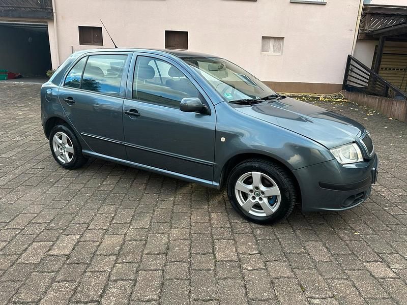 Grau Gebraucht 2005 Skoda Fabia Kombi | 1.200 € (Fairer Preis) - Bild 1/4
