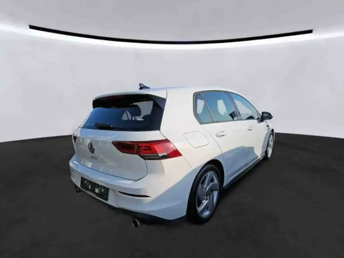 Gebraucht VW Golf VIII GTI 245 PS (180 kW) 2024 Pure white Limousine