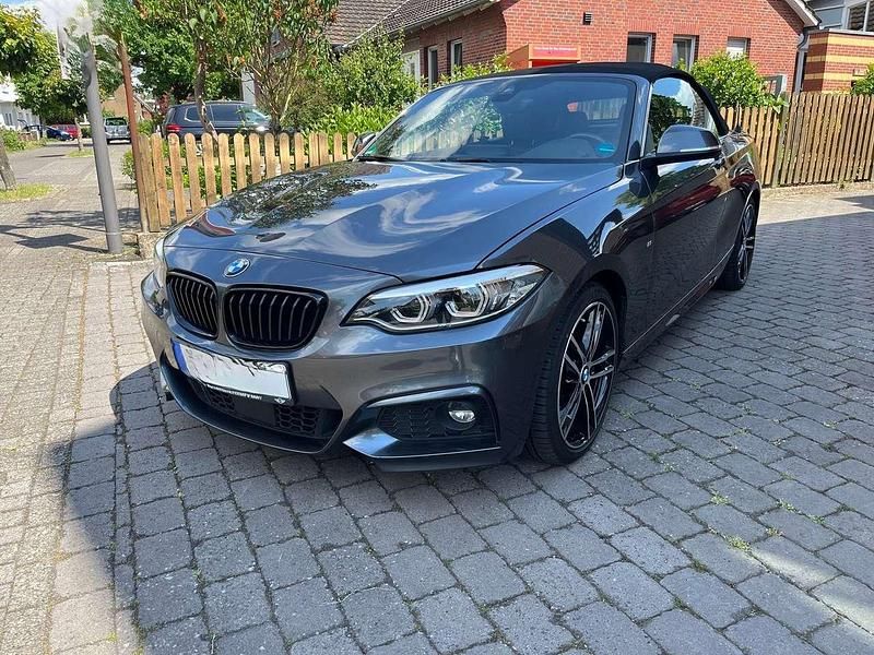 Grau Gebraucht 2019 BMW 220 M Sport Cabrio | 25.980 € (Fairer Preis) - Bild 1/4