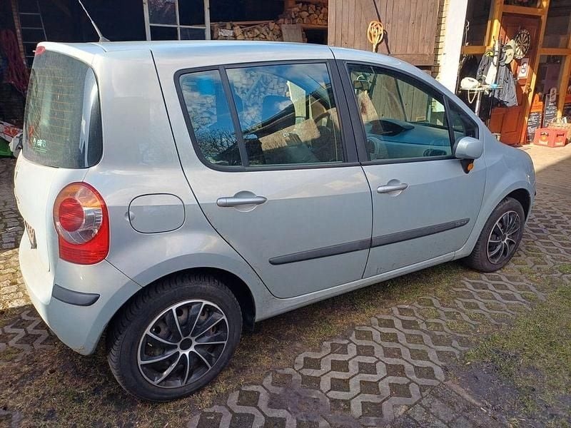 Gebraucht Renault Modus 88 PS (64 kW) 2005 Silber Van / Kleinbus